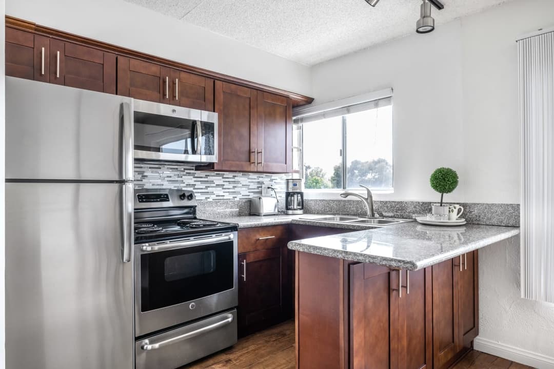 Fully furnished apartment in Los Angeles, CA
