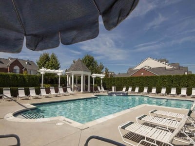 large pool exterior rochester hills apartments